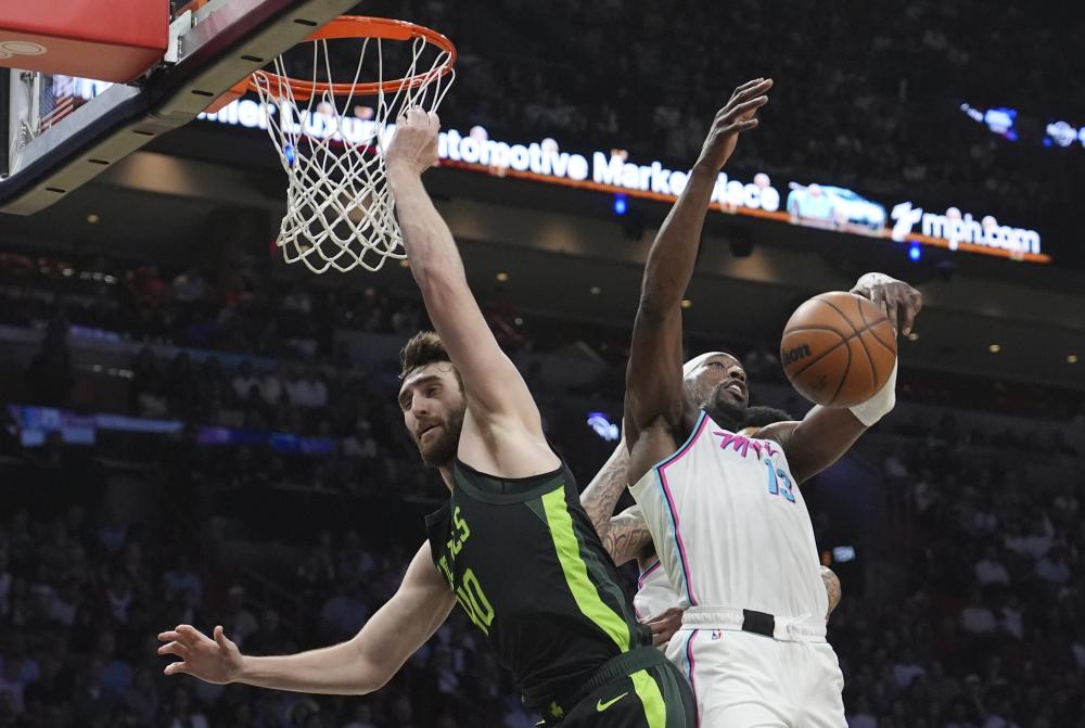 而且在防守 而且在防守