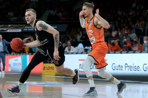 他们通过出 他们通过出